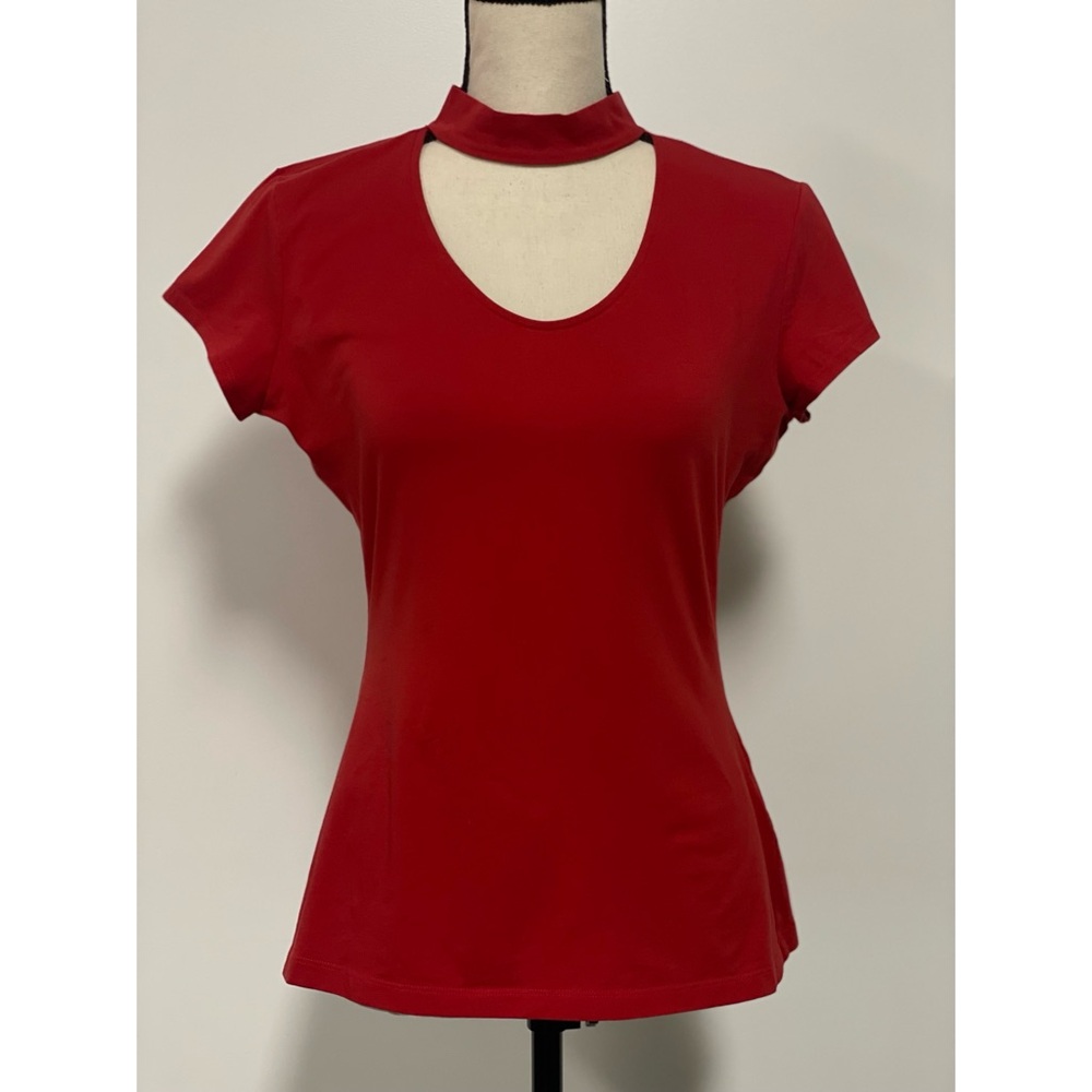 New York & Company Soho Jeans Mock V-Neck Short Sleeve T-Shirt Red Size M